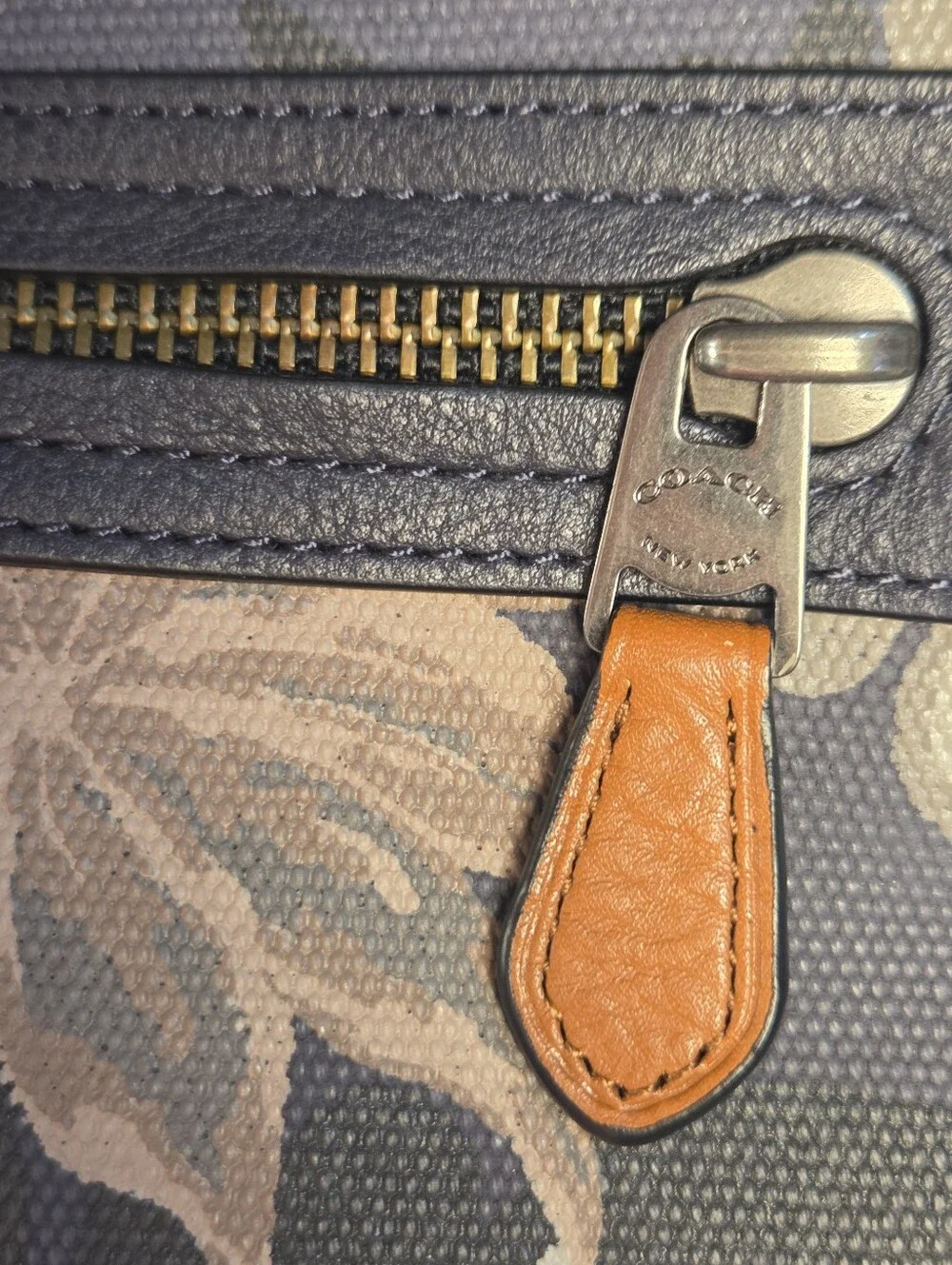 COACH Sullivan Small Messenger Bag In Hawaiian Palm Print LIKE NEW! 💙 NAVY BLUE